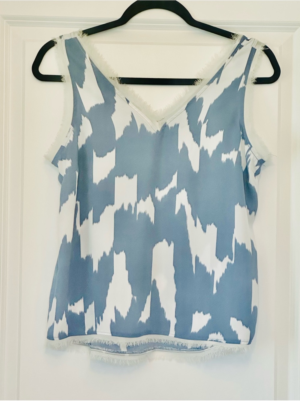 HALOGEN Top Blue Ivory V Neck Fine Fringe Sz S